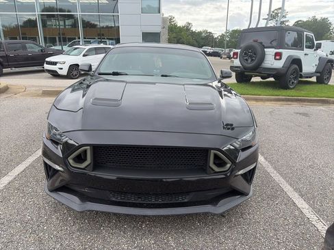 Used 2019 Ford Mustang GT RWD image 2