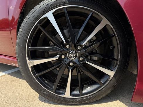 Used 2018 Toyota Camry XSE FWD image 9