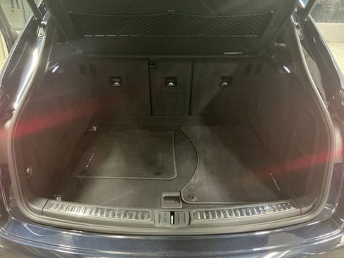 Used 2020 Porsche Macan Turbo image 17