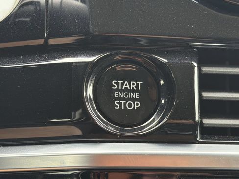 Certified 2025 Nissan Pathfinder SV FWD image 9