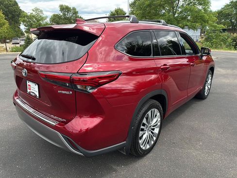 Used 2023 Toyota Highlander Platinum AWD/4WD image 10