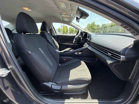 Used 2022 Hyundai Elantra SEL FWD image 16
