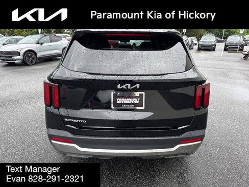 Used 2025 Kia Sorento S w/ Panoramic Sunroof Package FWD image 6