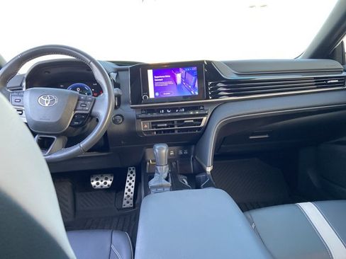 Used 2025 Toyota Camry SE FWD image 15