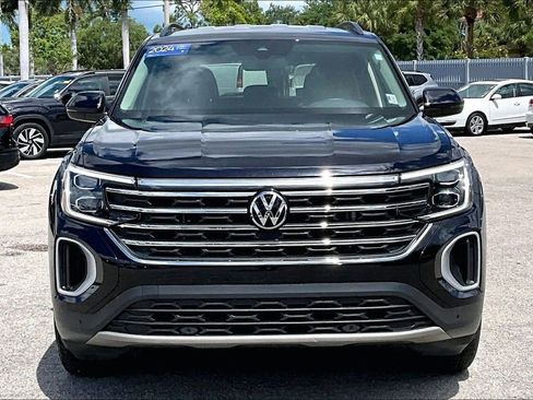 Certified 2024 Volkswagen Atlas SE w/ Black Wheel Package FWD image 10