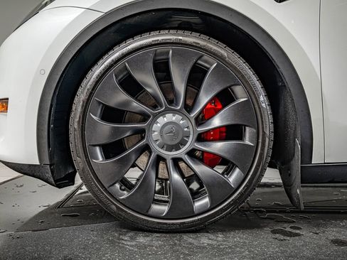 Used 2022 Tesla Model Y Performance AWD/4WD image 10