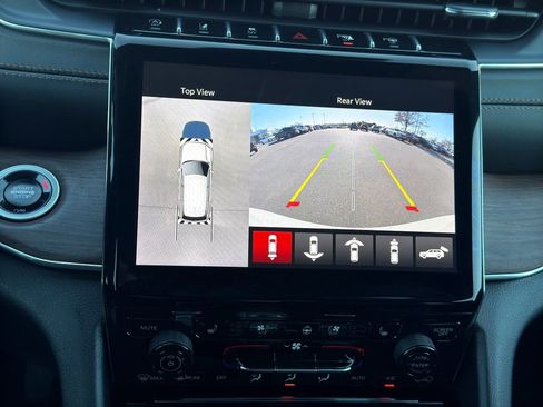 Used 2025 Jeep Grand Cherokee Summit image 19