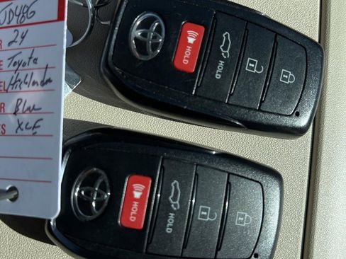 Certified 2024 Toyota Highlander XLE image 21