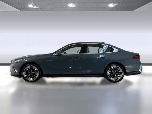 Used 2025 BMW 530i w/ Premium Package RWD image 2