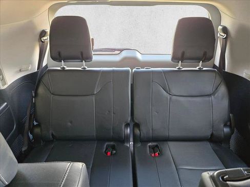 Used 2013 Lexus LX 570 4WD w/ Luxury Pkg w/Pre-crash image 20