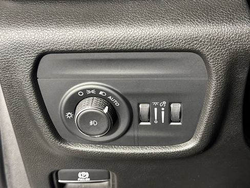 Certified 2023 Jeep Grand Cherokee Limited w/ Black Appearance Package AWD/4WD image 16