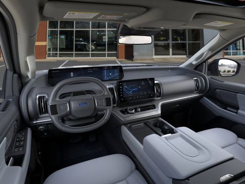 New 2026 Ford Expedition Platinum w/ Driver's Package image 9