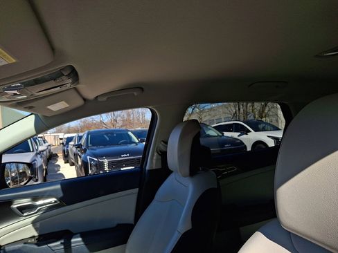 Used 2023 Kia Sportage EX image 24