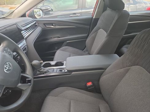 Used 2025 Toyota Camry LE w/ Convenience Package image 10