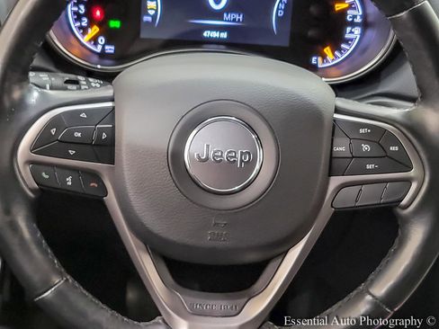 Used 2021 Jeep Grand Cherokee Laredo X AWD/4WD image 18