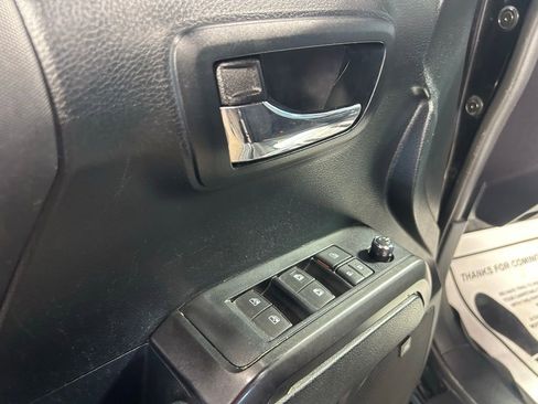 Used 2017 Toyota Tacoma TRD Off-Road AWD/4WD image 32