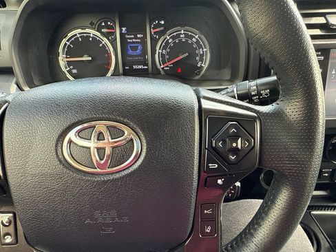 Used 2022 Toyota 4Runner TRD Off-Road Premium AWD/4WD image 28