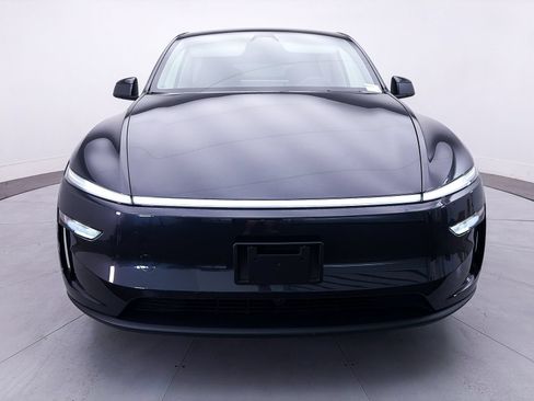 Used 2026 Tesla Model Y Long Range RWD image 12