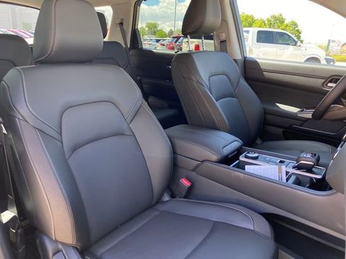 New 2026 Nissan Pathfinder SL AWD/4WD image 9