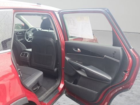 Used 2018 Kia Sorento FWD image 13
