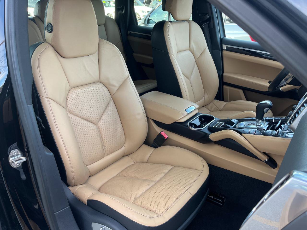 Used 2016 Porsche Cayenne Diesel AWD/4WD image 40
