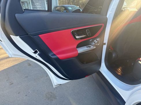 Used 2024 Mercedes-Benz GLC 300 4MATIC image 35