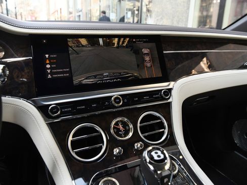 Used 2024 Bentley Continental GT image 15