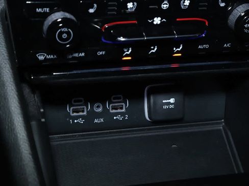 Used 2023 Jeep Grand Cherokee Limited w/ Luxury Tech Group II image 28