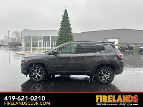 Used 2024 Jeep Compass Limited image 5