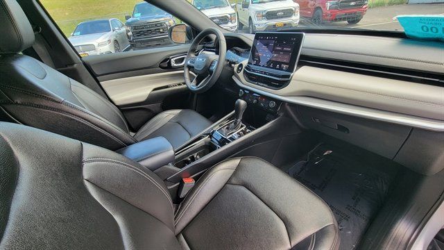 Used 2025 Jeep Compass Limited AWD/4WD image 38