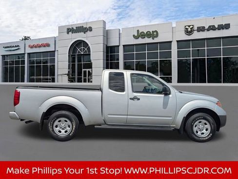 Used 2018 Nissan Frontier S RWD image 2