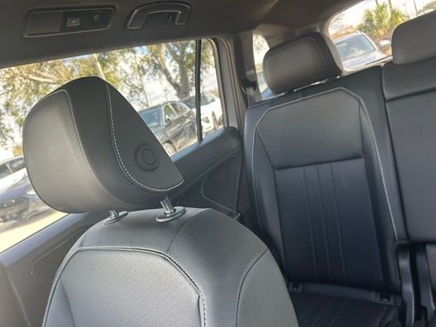 Used 2024 Volkswagen Tiguan SE R-Line image 12