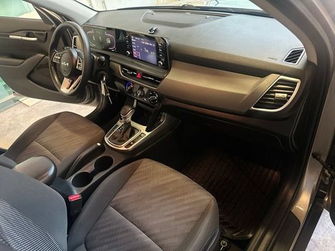 Used 2024 Kia Seltos LX AWD/4WD image 30