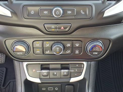 Used 2022 GMC Terrain SLE w/ Driver Convenience Package image 8