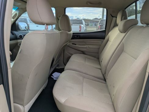 Used 2015 Toyota Tacoma PreRunner w/ SR5 Package image 12