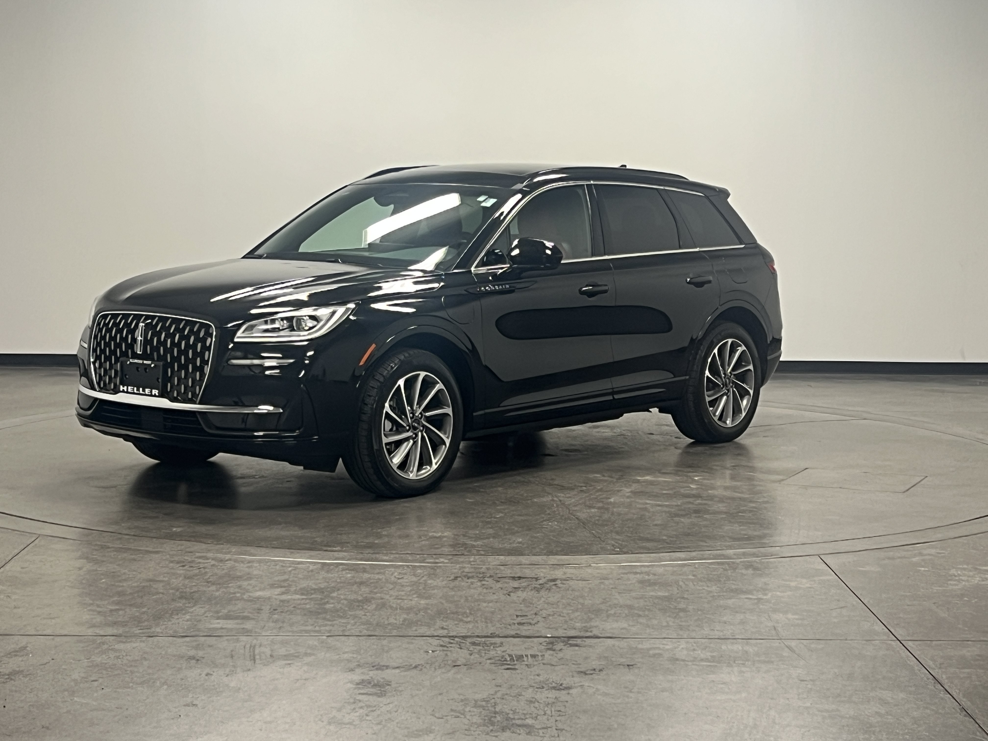 Used 2025 Lincoln Corsair Grand Touring AWD/4WD image 4