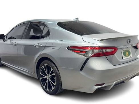 Used 2019 Toyota Camry SE image 4