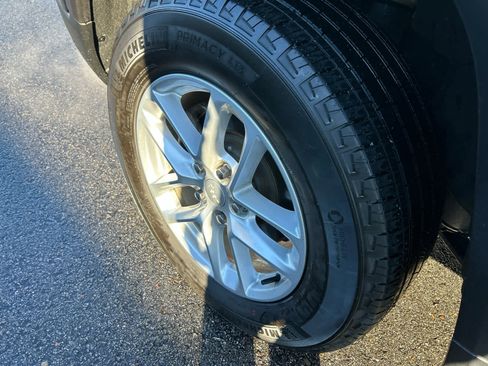 Used 2023 Jeep Grand Cherokee Laredo w/ Luxury Tech Group I image 21