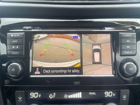 Used 2019 Nissan Rogue SL w/ Premium Package image 4