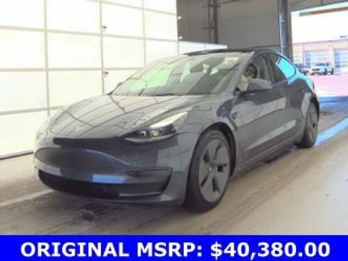 Used 2023 Tesla Model 3 Standard Range image 2
