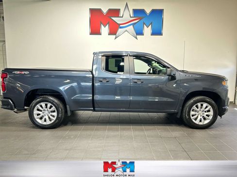 Used 2022 Chevrolet Silverado 1500 Custom w/ Safety Confidence Package AWD/4WD image 1