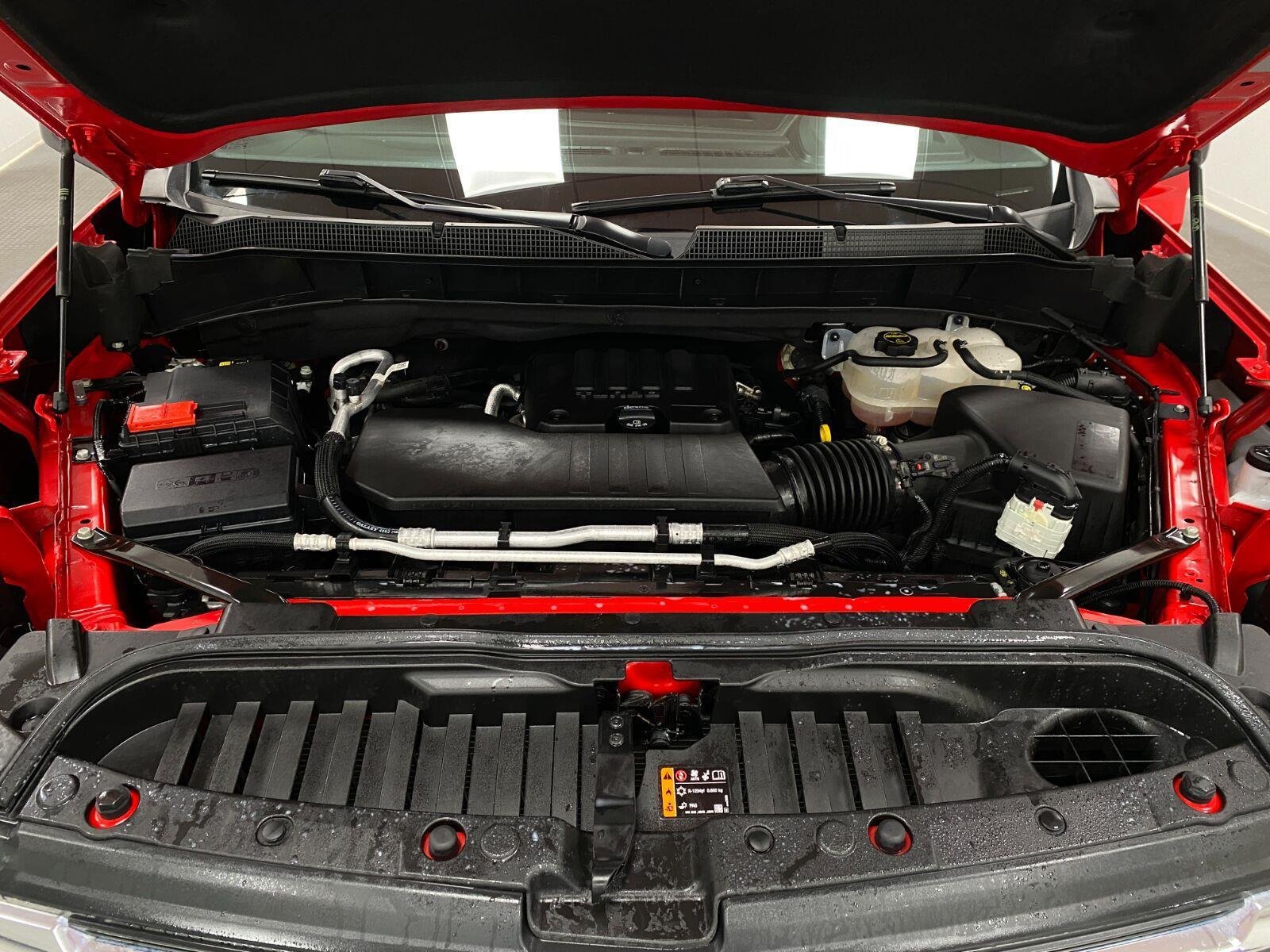 Used 2024 Chevrolet Silverado 1500 LT AWD/4WD image 12