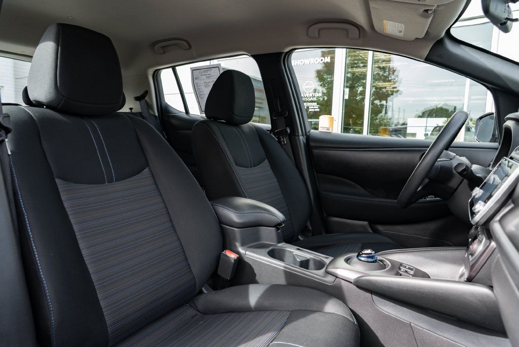 Used 2025 Nissan Leaf S FWD image 27