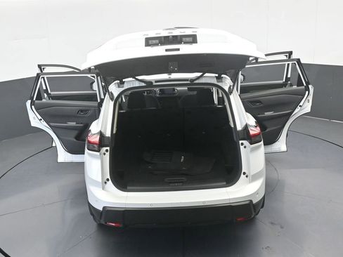 Used 2024 Nissan Rogue S image 61