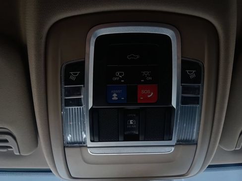 Used 2019 RAM 2500 Laramie AWD/4WD image 7