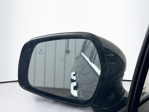 Used 2025 Kia Carnival FWD image 16