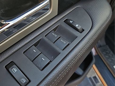 Used 2011 Ford F150 Platinum RWD image 16