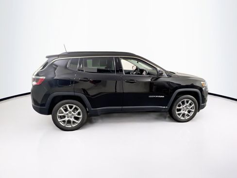 Used 2022 Jeep Compass Latitude image 4