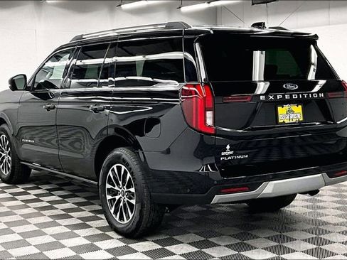 Used 2025 Ford Expedition Platinum image 3