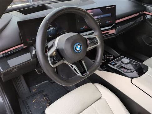 Used 2025 BMW i5 xDrive40 w/ M Sport Package image 10